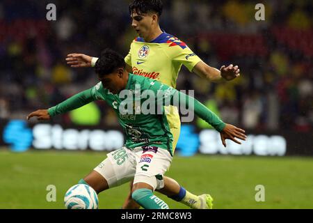 Mexico City, Mexico. 16th Aug, 2023. Kevin Alvarez of America Football Club (R) and Hector Uribe of Leon Football Club (L) in action during the match of Club America vs Club Leon of the Opening Tournament 2023 at Aztec Stadium. on August 26, 2023 in Mexico City, Mexico. (Credit Image: © Ismael Rosas/eyepix via ZUMA Press Wire) EDITORIAL USAGE ONLY! Not for Commercial USAGE! Stock Photo