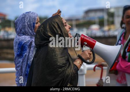 Gijon, Spain. 27th Aug, 2023. A Saharawi woman with a megaphone during the Demonstration for Peace and Justice for the Saharawi People in Gijon, Spain, on August 27, 2023. (Photo by Alberto Brevers/Pacific Press) Credit: Pacific Press Media Production Corp./Alamy Live News Stock Photo