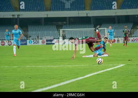 Kolkata, India. 27th Aug, 2023. Mohunbagan Super Giants reaches Durand -23 Football tournament semifinal by beating Mumbai City FC by 3-1 margin on 27th August, 2023 in 4th Quarterfinal match played at VYBK(Vivekananda Yuva Bharti Krirangan), Salt Lake, Kolkata. Jason Cummings(P), Manvir Singh and Anwar Ali scored the winning goals for Mohunbagan while Jorge Pereyra Diaz scored the consolation for Mumbai City FC (Photo by Amlan Biswas/Pacific Press) Credit: Pacific Press Media Production Corp./Alamy Live News Stock Photo