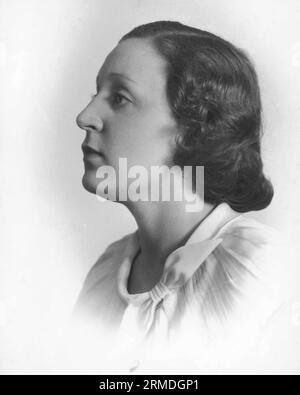 old vintage early 1900s black and white studio portrait British Royalty woman faces India Stock Photo