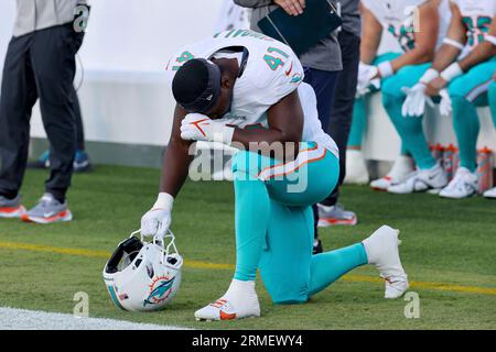 Miami Dolphins linebacker Trey Flowers (93) lines up for the play during an  NFL football game against the Cincinnati Bengals, Thursday, Sept. 29, 2022,  in Cincinnati. (AP Photo/Emilee Chinn Stock Photo - Alamy