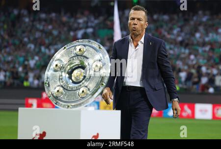firo: 08/18/2023 1.Bundesliga first league season 2023/24 SV Werder Bremen  - FCB FC Bayern Munich Munchen Munich 0:4 championship trophy, background,  depositor, Bavaria cutout Stock Photo - Alamy