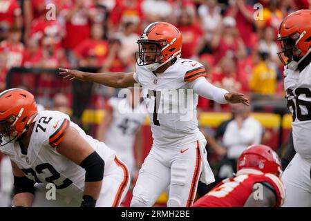 Cleveland Browns quarterback Kellen Mond takes part in drills at the NFL  football team's practice facility Tuesday, June 6, 2023, in Berea, Ohio.  (AP Photo/Ron Schwane Stock Photo - Alamy