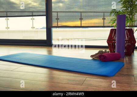 Interior space at a yoga studio ready for students to bring their mats and  practice yoga Stock Photo - Alamy