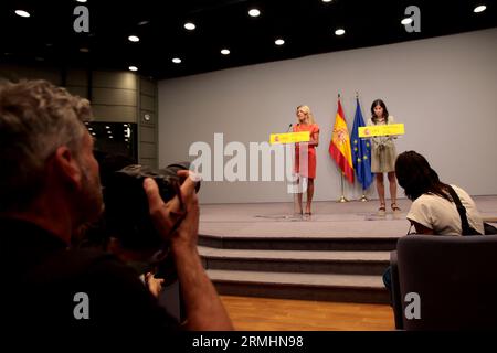 Madrid, Spanien. 28th Aug, 2023. Madrid, Spain; 28.08.2023.- Minister Yolanda Díaz meets with the president of the majority Spanish women's soccer union, FUTPRO, Amanda Gutiérrez, at the Ministry's headquarters. Events around the 'Rubiales' case of the attitude and the kiss given to Jenni Hermoso in the celebration of winning the 2023 Women's Soccer World Cup in Australia and New Zealand Credit: Juan Carlos Rojas/dpa/Alamy Live News Stock Photo