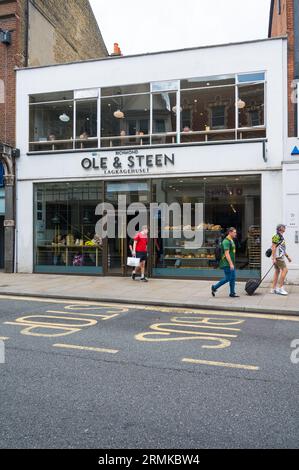 Ole & Steen, a Danish bakery, restaurant and coffee shop on George Street, Richmond, London, England, UK Stock Photo