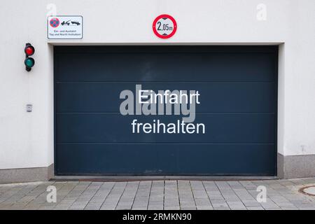 Garage door with lettering, keep driveway clear, North Rhine-Westphalia, Germany Stock Photo