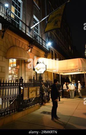 Night time photo of the famous Cheers bar on Beacon street, with people in front of it Stock Photo