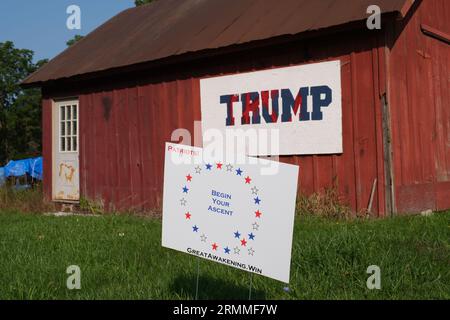 Shed with signs supporting Donald Trump Stock Photo