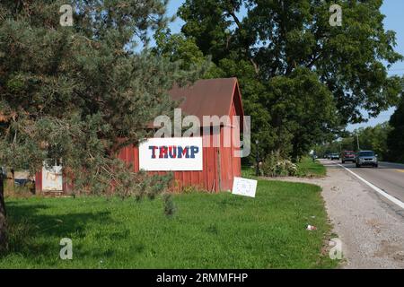 Shed with sign supporting Donald Trump, in Ortonville Michigan Stock Photo
