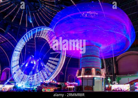 FRANCE. PARIS (75) 8TH ARRONDISSEMENT. FUNFAIR AT THE GRAND PALAIS WITH WHEELS IN MOVEMENT Stock Photo