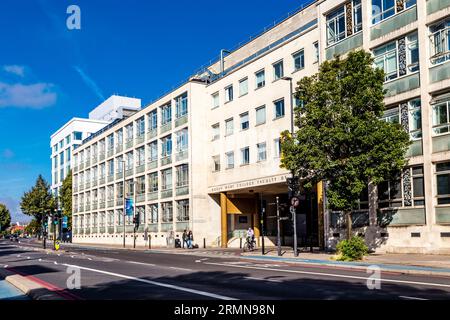 Exterior of Queen Mary College Faculty of Engineering, Mile End Road, East London, England Stock Photo