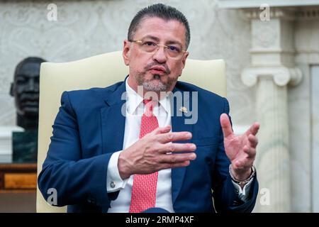 Washington, DC, USA. 29th Aug, 2023. President Rodrigo Chaves Robles of Costa Rica during a meeting with US President Joe Biden in the Oval Office at the White House in Washington, DC, USA, 29 August 2023. Credit: Shawn Thew/Pool via CNP/dpa/Alamy Live News