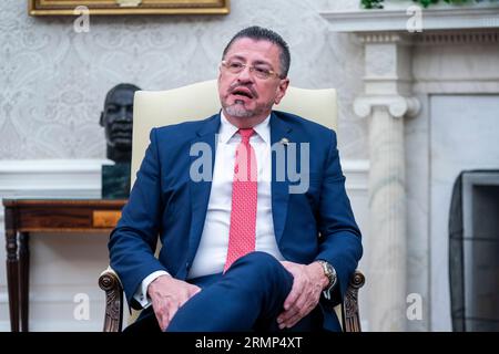 Washington, DC, USA. 29th Aug, 2023. President Rodrigo Chaves Robles of Costa Rica during a meeting with US President Joe Biden in the Oval Office at the White House in Washington, DC, USA, 29 August 2023. Credit: Shawn Thew/Pool via CNP/dpa/Alamy Live News