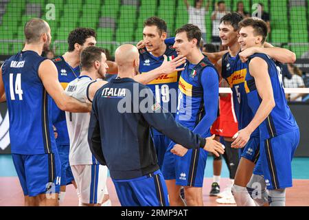 Italy celebrate the win against Cuba. Volleyball World Championship 2022. Round of 16 Stock Photo