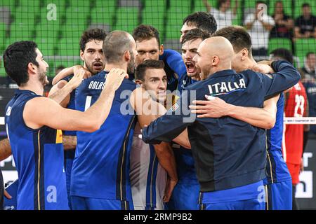 Italy celebrate the win against Cuba. Volleyball World Championship 2022. Round of 16 Stock Photo