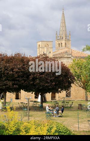 Saint-Émilion village internationalement connu dans son vignoble. Le village de Saint-Émilion est classé parmi les plus beaux villages de France. Tour Stock Photo