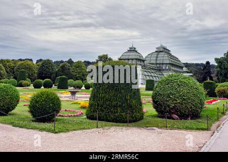 Das Palmenhaus von Schloss Schönbrunn in Wien Stock Photo