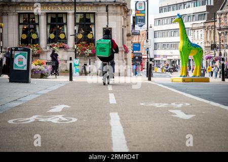 CROYDON, LONDON- AUGUST 29, 2023: Cycle lane in Croydon town centre used by a Uber Eats cycle delivery person Stock Photo