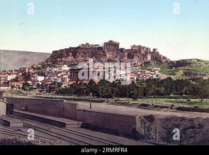 Die Akropolis und der Tempel des Theseus, Athen, Griechenland, Historisch, digital verbesserte Reproduktion eines Photochromedruck aus dem Jahre 1898  /  The Acropolis and the Temple of Theseus, Athens, Greece, Historic, digitally enhanced reproduction of a photochrome print from 1898 Stock Photo