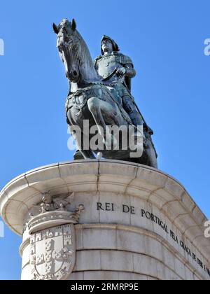 A bronze equestrian statue of King John I (Dom João I) (1357–1433), by sculptor Leopoldo de Almeida, in the Square of the Fig Tree (Praça da Figueira) Stock Photo