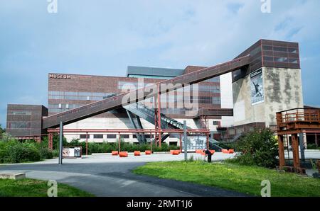 (230830) -- FRANKFURT, Aug. 30, 2023 (Xinhua) -- This photo taken on Aug. 16, 2023 shows an exterior view of Ruhr Museum in the Zollverein coal mine industrial complex in Essen, Germany.  From the Ruhr area in Germany to the Shougang industrial park in Beijing, one after another steel 'giants' stand as witnesses to the development process of human civilization.     The Ruhr area in Germany is a significant industrial zone in Europe, once a coal and steel production hub for Germany. The Zollverein coal mine industrial complex in Essen was one of the world's largest coal mines from the late 19th Stock Photo