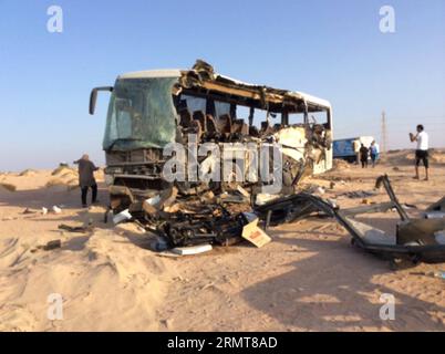 (140822) -- CAIRO, Aug. 22, 2014 -- People gather at the site of a bus crash in Egypt s South Sinai province, Aug. 22, 2014. At least 33 people were killed and over 40 others seriously wounded in the early hours of Friday as two buses collided on a highway some 50 km away from Red Sea resort city Sharm El-Sheikh in Egypt s South Sinai province, a security source told Xinhua. ) EGYPT-CAIRO-SINA-ACCIDENT STR PUBLICATIONxNOTxINxCHN   Cairo Aug 22 2014 Celebrities gather AT The Site of a Bus Crash in Egypt S South Sinai Province Aug 22 2014 AT least 33 Celebrities Were KILLED and Over 40 Others SE Stock Photo