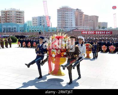 Photo provided by Korean Central News Agency on Sept. 6, 2014 shows that civilians in chongjin-si of north hamgyong-do, Democratic Peopele s Republic of Korea, present bouquets to statues of former leaders Kim Il Sung and Kim Jong Il just days before the country s national day.) DPRK-CHONGJIN-SI-CEREMONY KCNA PUBLICATIONxNOTxINxCHN   Photo provided by Korean Central News Agency ON Sept 6 2014 Shows Thatcher civilians in Chongjin Si of North Hamgyong Do Democratic peopele S Republic of Korea Present Bouquets to statues of Former Leaders Kim Il Recovery and Kim Jong Il Just Days Before The Count Stock Photo