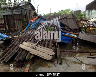 (140917) -- HANOI, Sept. 17, 2014 -- Photo taken on Sept. 17, 2014 shows a house destroyed by Typhoon Kalmaegi in Quang Ninh Province, Vietnam. It is believed that a total of seven people died in the Typhoon Kalmaegi, said the country s National Committee for Search and Rescue. ) VIETNAM-HANOI-TYPHOON-DAMAGE VNA PUBLICATIONxNOTxINxCHN   Hanoi Sept 17 2014 Photo Taken ON Sept 17 2014 Shows a House destroyed by Typhoon  in Quang Ninh Province Vietnam IT IS believed Thatcher a total of Seven Celebrities died in The Typhoon  Said The Country S National Committee for Search and Rescue Vietnam Hanoi Stock Photo