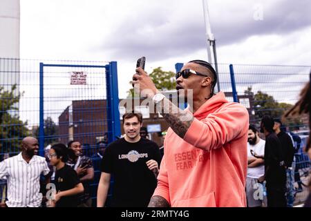 ahead of the Big 3 event at the o2 arena, Ryan Carter (the Hezigod) and Gerald Green attend a pick up game at the blue cage basketball curts, Deptford, London. Hezigod plays in one of the teams. copyright caroljmoir/alamy Stock Photo