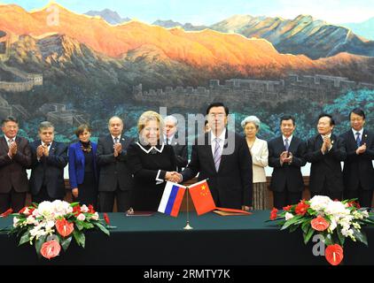 (140923) -- BEIJING, Sept. 23, 2014 -- Zhang Dejiang (R front), chairman of the Standing Committee of China s National People s Congress, and Valentina Matviyenko (L front), chairperson of Russia s Federal Assembly, sign regulations on deepening legislative cooperation in Beijing, capital of China, Sept. 23, 2014. ) (zkr) CHINA-ZHANG DEJIANG-RUSSIA-MATVIYENKO-SIGNING CEREMONY(CN) RaoxAimin PUBLICATIONxNOTxINxCHN   Beijing Sept 23 2014 Zhang Dejiang r Front Chairman of The thing Committee of China S National Celebrities S Congress and Valentina  l Front Chair person of Russia S Federal Assembly Stock Photo