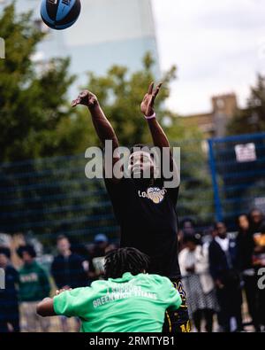 ahead of the Big 3 event at the o2 arena, Ryan Carter (the Hezigod) and Gerald Green attend a pick up game at the blue cage basketball curts, Deptford, London. Hezigod plays in one of the teams. copyright caroljmoir/alamy Stock Photo