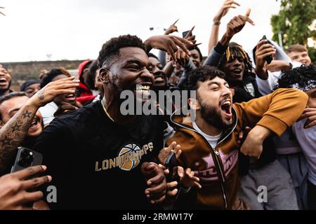 ahead of the Big 3 event at the o2 arena, Ryan Carter (the Hezigod) and Gerald Green attend a pick up game at the blue cage basketball curts, Deptford, London. Hezigod plays in one of the teams. copyright caroljmoir/alamy Stock Photo