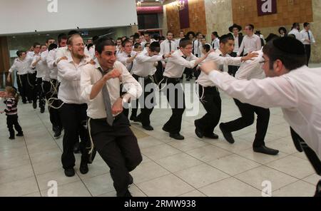 (141013) -- JERUSALEM, Oct. 13, 2014 -- Hundreds of Ultra-orthodox Jews dance as they mark the ancient custom Simchat Beit Hashoeva in Bnei Brak near Tel Aviv on Oct. 13, 2014. Simchat Beit Hashoeva or the joy of drawing is a commemoration and fulfilment of the Muitzvah to rejoice during the week-long holiday of Sukkot which started last Wednesday.) ISRAEL-JERUSALEM-UNTRA ORTHODOX-DANCE-SUKKOT GilxCohen PUBLICATIONxNOTxINxCHN   Jerusalem OCT 13 2014 hundreds of Ultra Orthodox Jews Dance As They Mark The Ancient Custom Simchat Beit  in  Brak Near Tel Aviv ON OCT 13 2014 Simchat Beit  or The Joy Stock Photo