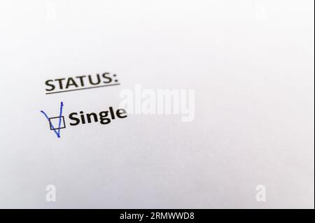 Blank sheet with text Status and word Single flagged. Condition of single people. Stock Photo