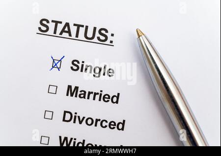 Blank sheet with text Status and word Single flagged. Condition of single people. Stock Photo