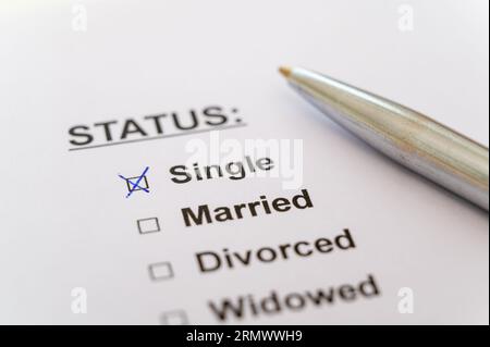 Blank sheet with text Status and word Single flagged. Condition of single people. Stock Photo