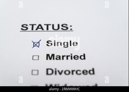 Blank sheet with text Status and word Single flagged. Condition of single people. Stock Photo