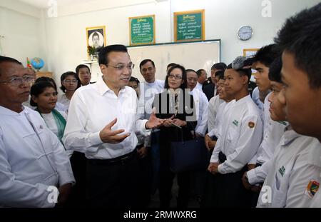 (141114) -- NAY PYI TAW, Nov. 14, 2014 -- Chinese Premier Li Keqiang (front, 2nd R) talks with youths on his visit to a middle school in Nay Pyi Taw, Myanmar, Nov. 14, 2014. ) (hdt) MYANMAR-CHINA-LI KEQIANG-YOUTHS-MEETING JuxPeng PUBLICATIONxNOTxINxCHN   Nay Pyi Taw Nov 14 2014 Chinese Premier left Keqiang Front 2nd r Talks With Youths ON His Visit to a Middle School in Nay Pyi Taw Myanmar Nov 14 2014 HDT Myanmar China left Keqiang Youths Meeting  PUBLICATIONxNOTxINxCHN Stock Photo