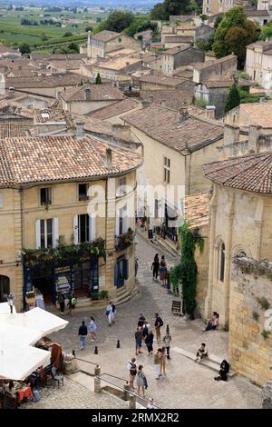 Saint-Émilion. Village, architecture, vin, tourisme et touristes. Le village de Saint-Émilion est classé parmi les plus beaux villages de France. Sain Stock Photo