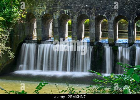 Pont Romain de Montignies-Saint-Christophe, old dam / weir on the river Hantes at Erquelinnes, province of Hainaut, Wallonia, Belgium Stock Photo