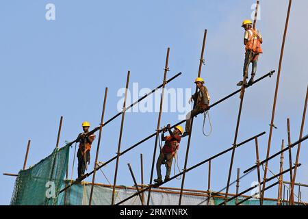 Mumbai, India. 30th Aug, 2023. Labourers standing on scaffoldings are seen working at a construction site in Mumbai. (Photo by Ashish Vaishnav/SOPA Images/Sipa USA) Credit: Sipa USA/Alamy Live News Stock Photo