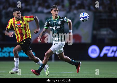 Adrian Balboa of Colombia's Deportivo Pereira, left, heads the ball with  Murilo of Brazil's Palmeiras during a Copa Libertadores quarterfinal second  leg soccer match at Allianz Parque stadium in Sao Paulo, Brazil