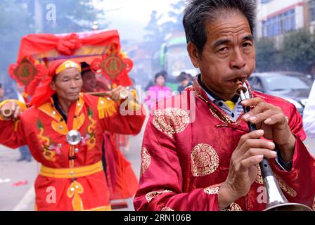 (141129) -- FUZHOU, Nov. 29, 2014 -- A band member plays Suona, a trump-like musical instrument, in a street procession during a Chinese wedding in Daonan Village of Songkou Township in Yongtai County, southeast China s Fujian Province, Nov. 29, 2014. ) (lmm) CHINA-FUJIAN-LIFE-CHINESE WEDDING (CN) ZhangxGuojun PUBLICATIONxNOTxINxCHN   Fuzhou Nov 29 2014 a Tie member PLAYS Suona a Trump Like Musical Instrument in a Street Procession during a Chinese Wedding in  Village of  Township in Yongtai County South East China S Fujian Province Nov 29 2014 lmm China Fujian Life Chinese Wedding CN ZhangxGu Stock Photo
