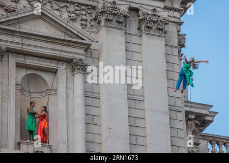 London, UK. 31st Aug, 2023. Performers rehearse for RESURGAM, a vertical dance on the facade of St Pauls Cathedral co-produced by the City of London Corporation to launch Bartholomew Fair today, and part of Greenwich   Docklands International Festival. The performance is a world premiere by American dance company BANDALOOP. Credit: Paul Quezada-Neiman/Alamy Live News Stock Photo