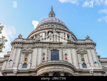 London, UK. 31st Aug, 2023. Performers rehearse for RESURGAM, a vertical dance on the facade of St Pauls Cathedral co-produced by the City of London Corporation to launch Bartholomew Fair today, and part of Greenwich   Docklands International Festival. The performance is a world premiere by American dance company BANDALOOP. Credit: Paul Quezada-Neiman/Alamy Live News Stock Photo