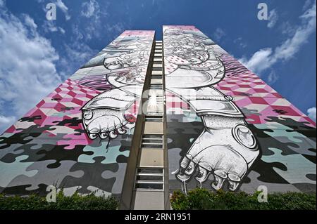 Artpark Tegel, Urban Street Art on 8 high-rise buildings in Berlin Tegel, Hownosm; Tiptoes Stock Photo