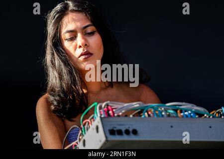 Arushi Jain – AKA Modular Princess – on the Walled Garden Stage at Green Man Festival in Wales, UK, August 2023. Photo: Rob Watkins Stock Photo