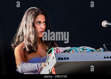 Arushi Jain – AKA Modular Princess – on the Walled Garden Stage at Green Man Festival in Wales, UK, August 2023. Photo: Rob Watkins Stock Photo