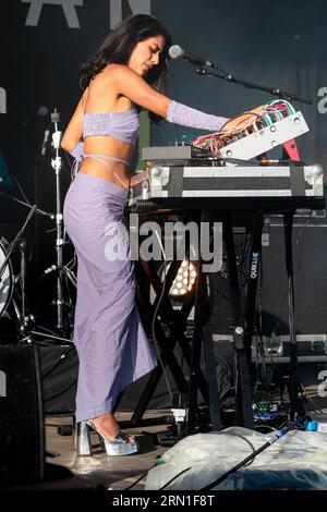 Arushi Jain – AKA Modular Princess – on the Walled Garden Stage at Green Man Festival in Wales, UK, August 2023. Photo: Rob Watkins Stock Photo